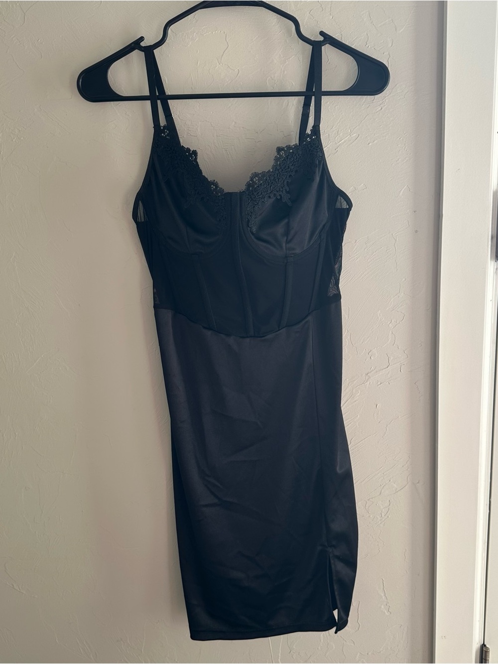 SHEIN Black Lace-Trim Slip Dress with Cups